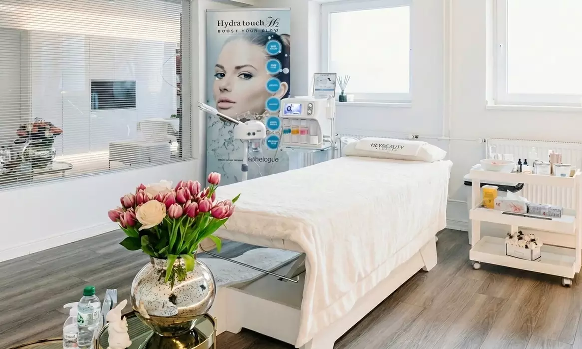 1-3x klassische Gesichtsbehandlung oder Microneedling für 1 Person