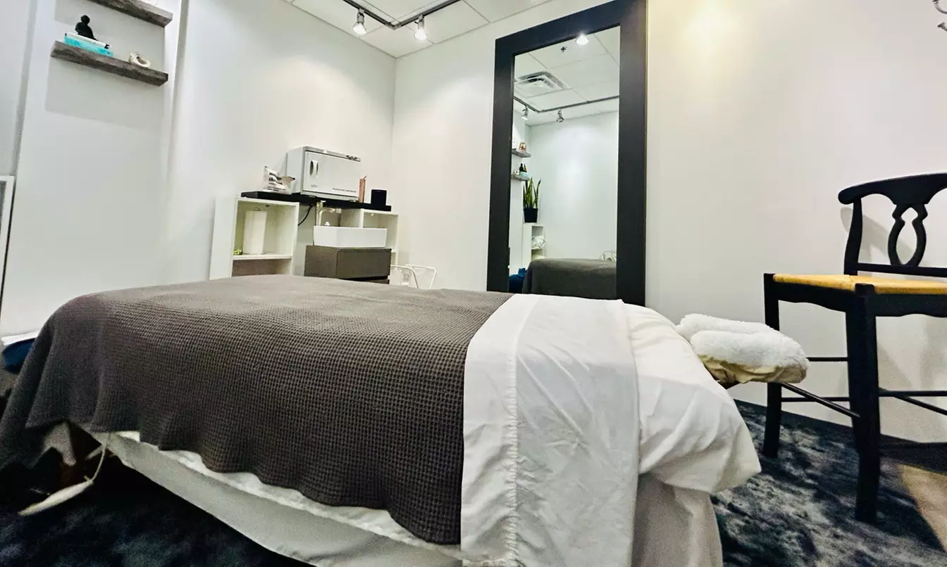 60/90-Min Custom Massages w/ Hot Towels, Aromatherapy & Enhancement