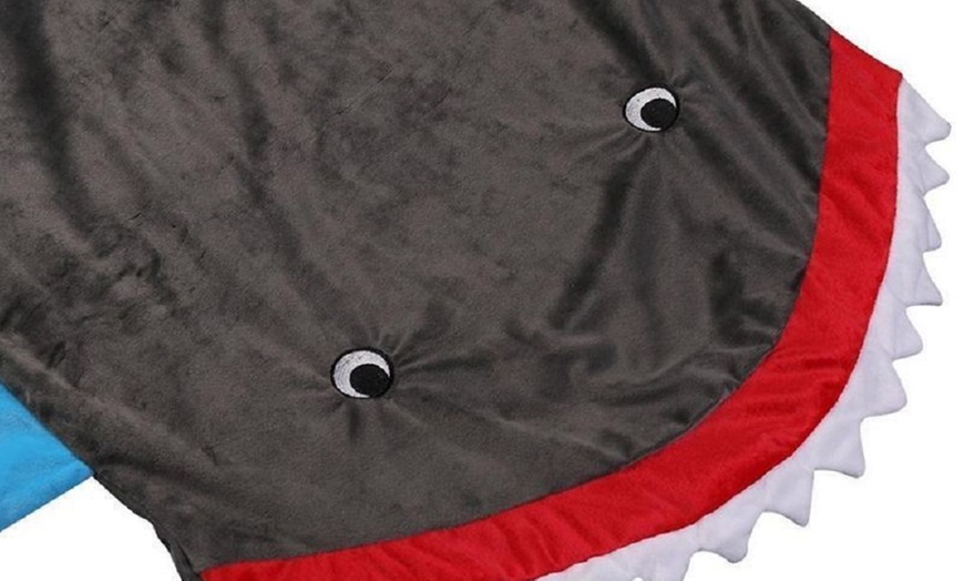 Image 5: Shark Kids' Blanket