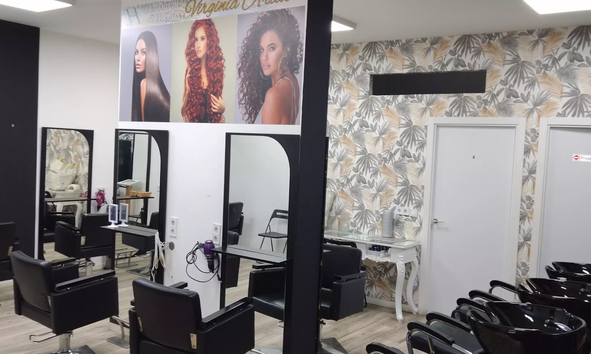 Sesión de peluquería con corte, tratamiento y tinte en Virginia Arias