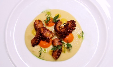 Menu da 2 o 3 portate con bottiglia di vino per 2 o 4 persone al Portarossa Restaurant (sconto fino a 57%)