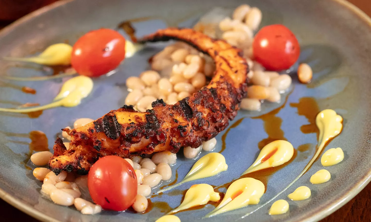 Enjoy American Cuisine w/ Bottomless Brunch or 3-Course Dinner for 2