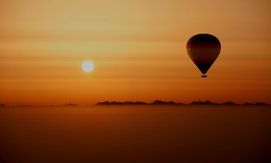 Image 2: Hot Air Balloon Ride