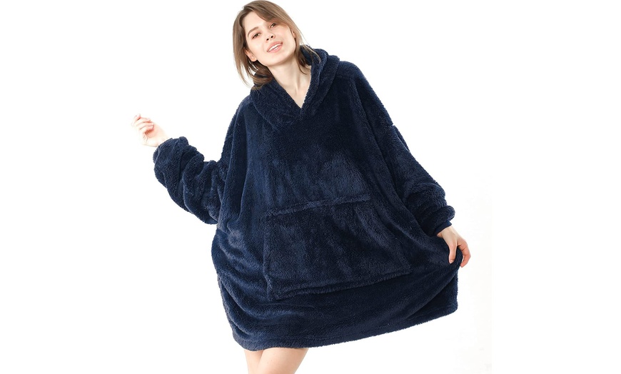 Image 6: Oversized Hoodie Blanket