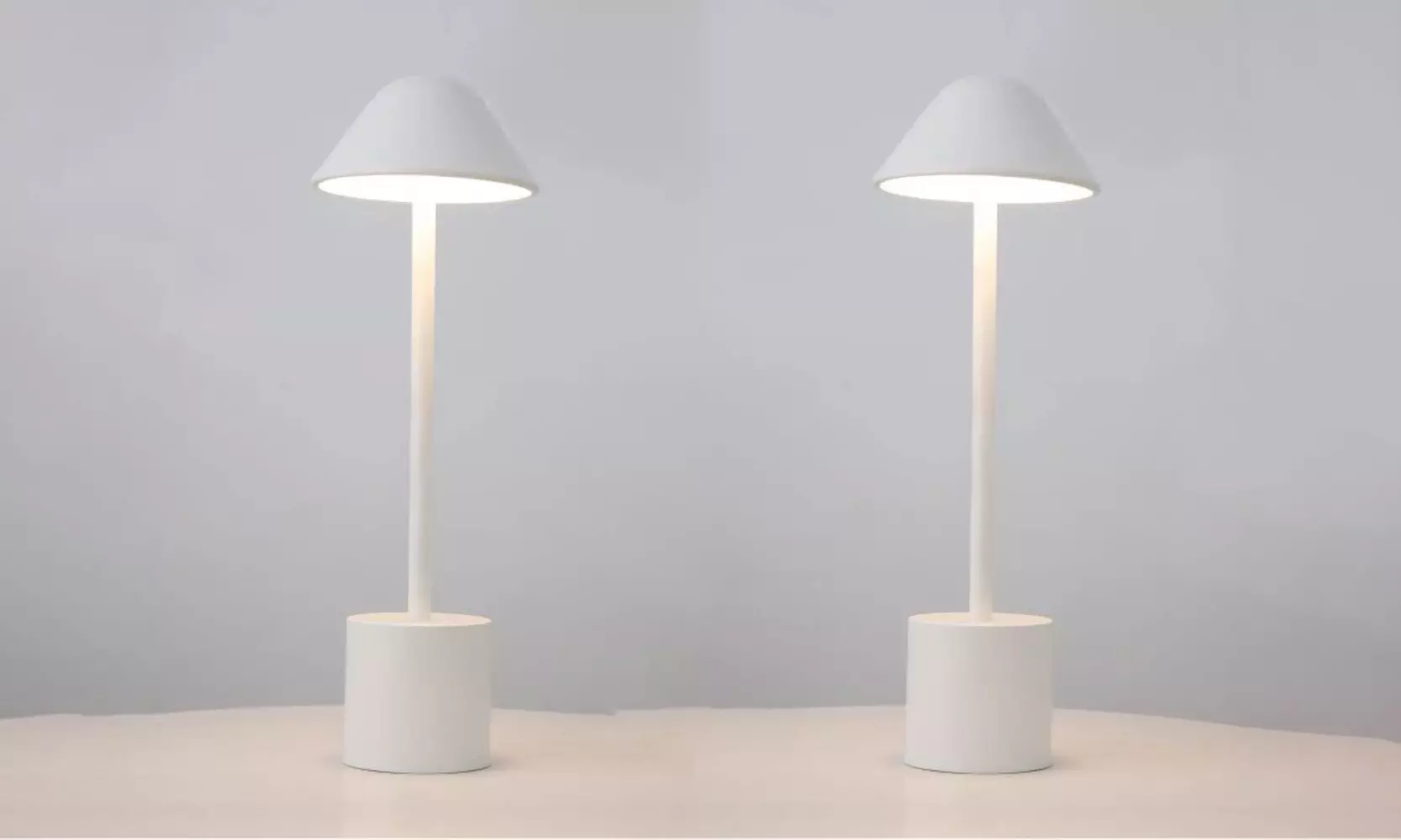 Set con 2 lampade a LED ricaricabili da scrivania Pyramidea