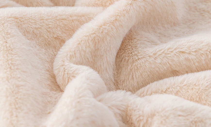 Image 4: Double-Sided Plush Blanket