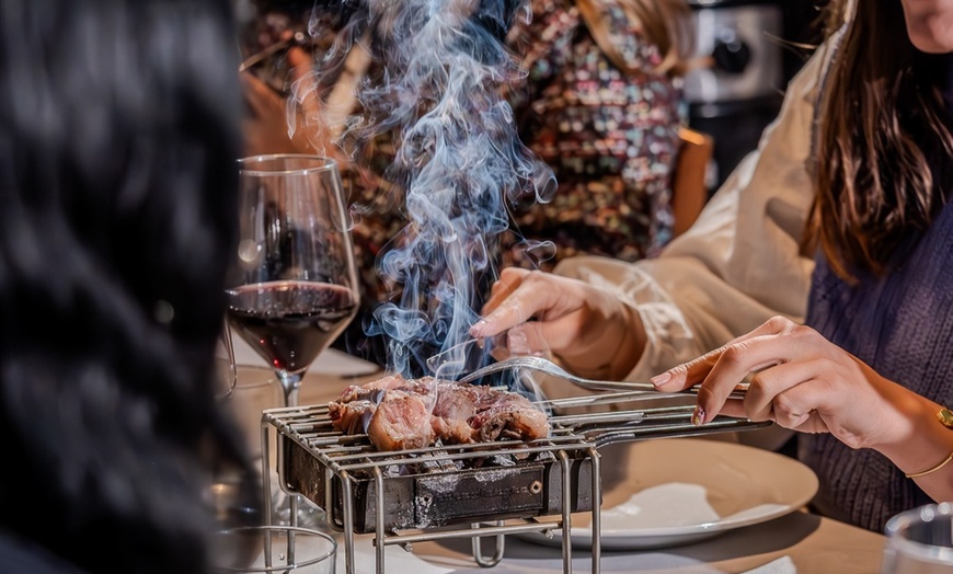 Image 3: Menú comida con visita a bodega con paseo por la finca y cata de vino