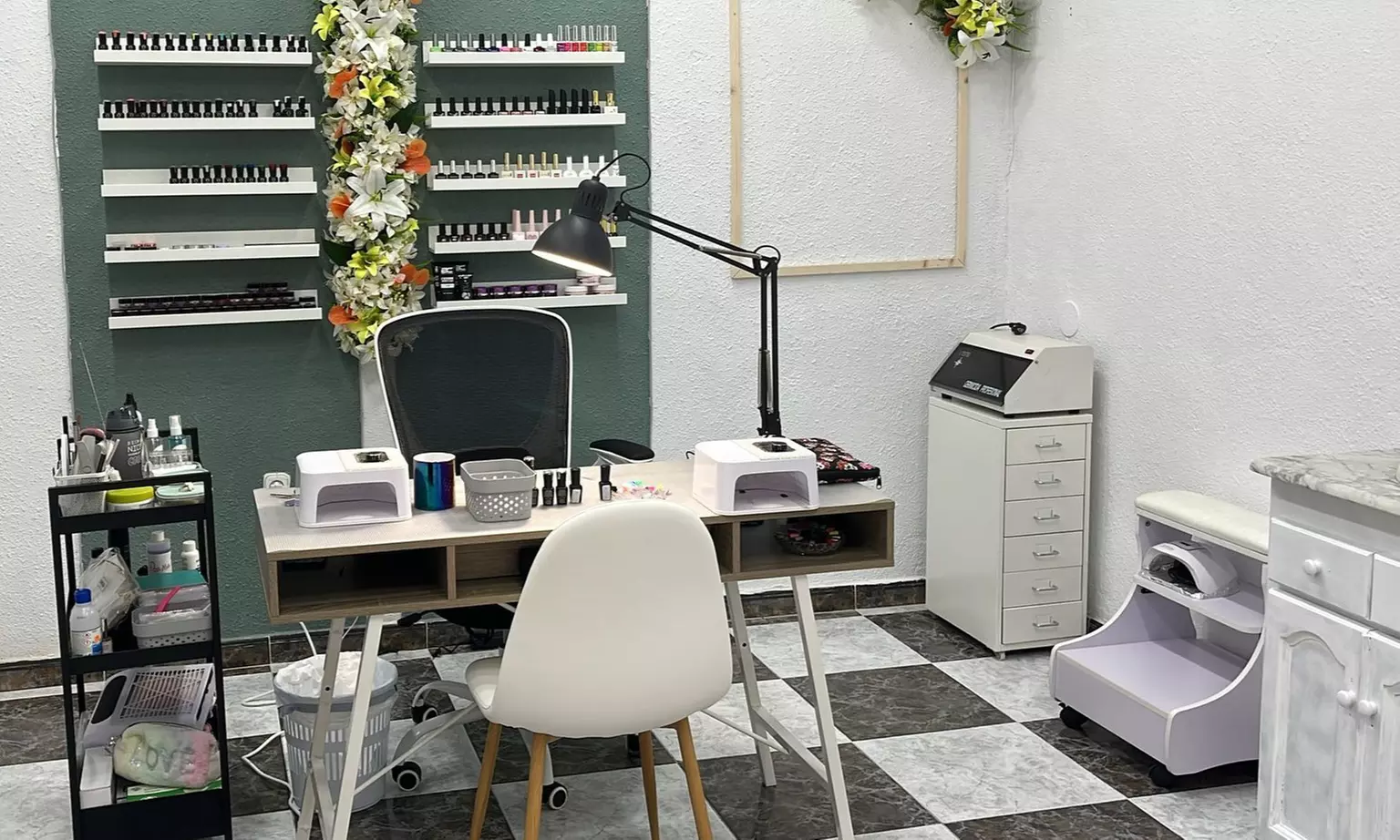 2 sesiones de manicura con esmaltado semipermanente para 1 persona