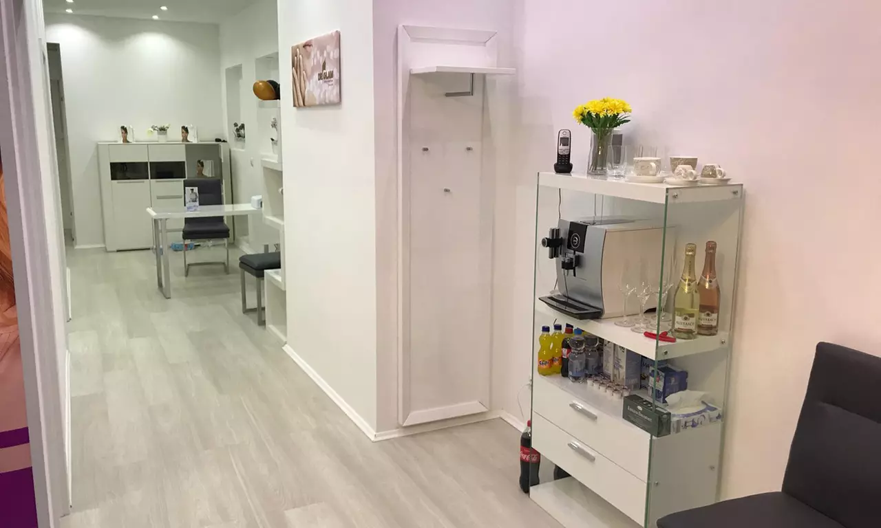 Kryolipolyse-Behandlung für gezielte Fettreduktion ohne Operation