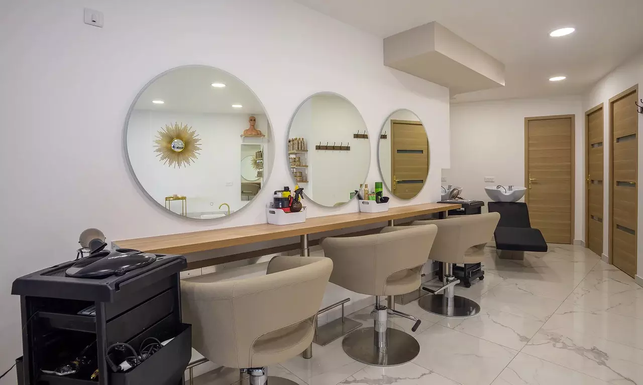 Découvrez les coiffures qui subliment chaque longueur au salon Ora Institut - Primary Image