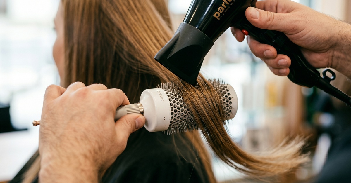 Sesiones de peluquería con corte y mascarilla hidratante en San Sebastián de los Reyes