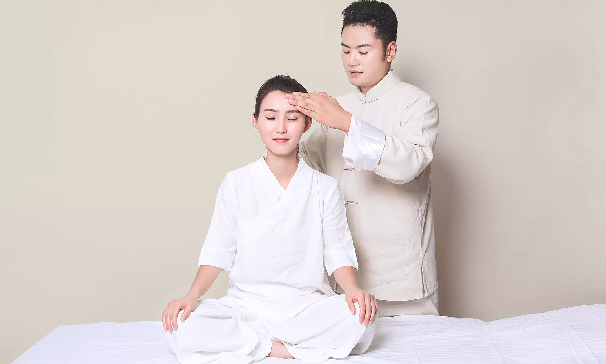 Massage Bliss: Solo & Couples Sessions for a Deep Relaxation! 