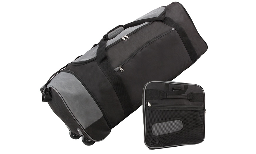 Image 3: Foldaway Holdall with Wheels