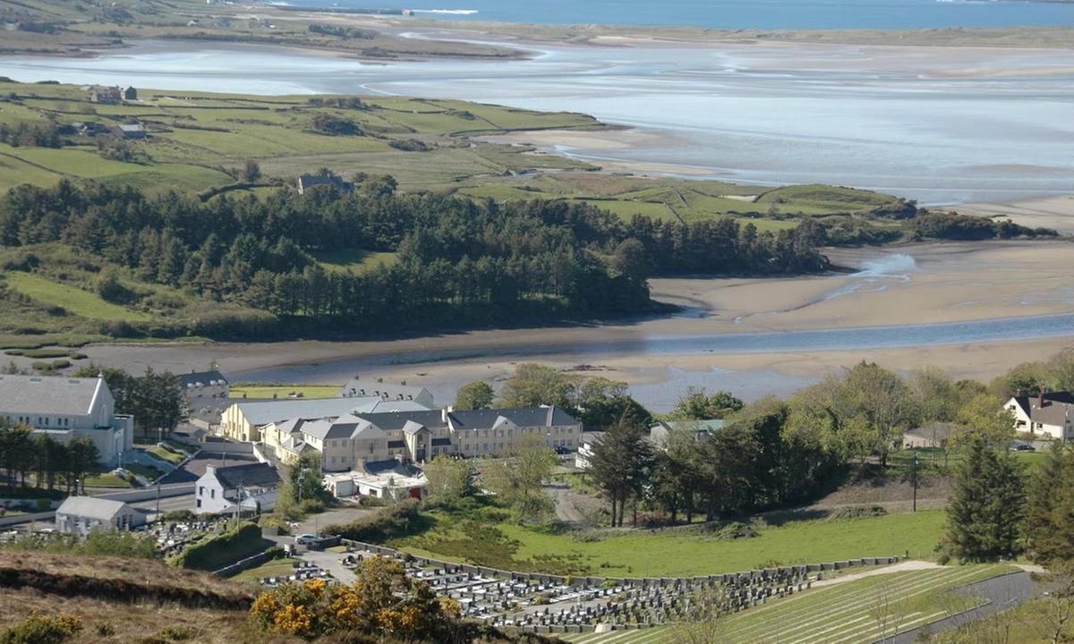 Co. Donegal: Double Room with Breakfast, Dinner, and Late Checkout