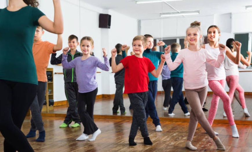 Image 9: Bono de 4, 8, 16 o 24 clases de baile a elegir para 1 persona