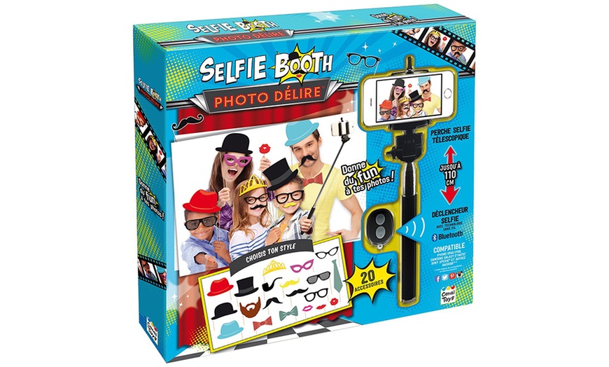 Image 4: Selfie Stick Photo Booth Fun Kit