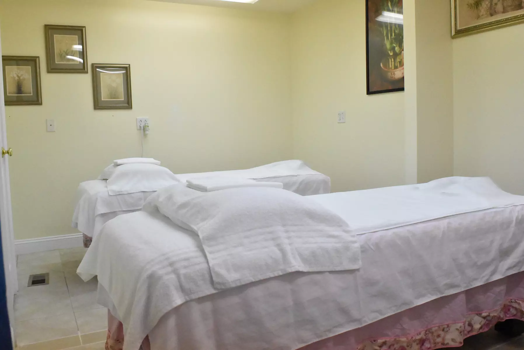 Save up to  21% on Deep Tissue Bodywork & Foot Reflexology Packages at Sunshine Lily Spa for Ultimate Relaxation - Primary Image