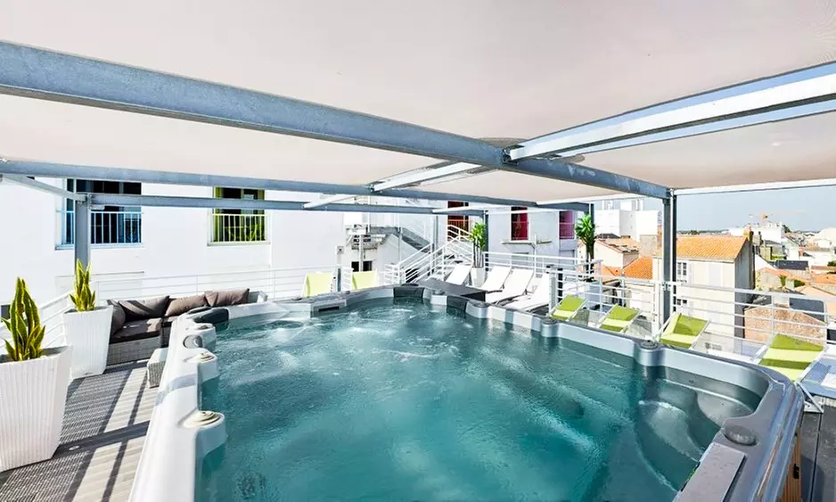 Les Sables-d'Olonne : chambre Supérieure avec pdj, spa et modelage en option à l'Arc en ciel Hôtel Spa pour 2 personnes - Primary Image