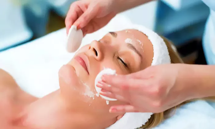 Limpieza facial para 1 persona con opción a ácidos, mesoterapia virtual, masaje craneofacial y más; ahorra 67% - Primary Image