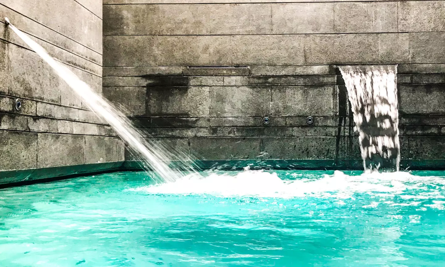 Circuito spa 90 minutos, bebida y masajes de 25 o 50 minutos para 2