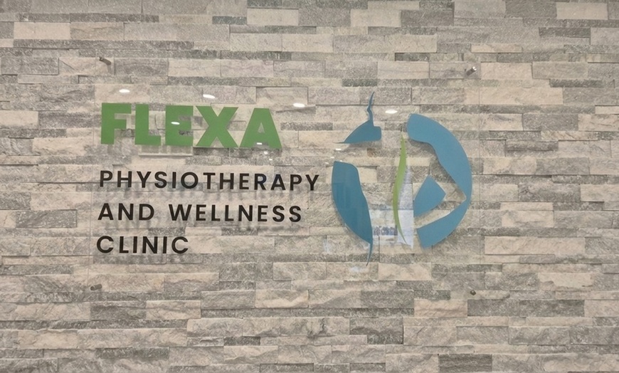 Image 2: Hot Stone Massage & Deep Tissue Body Rescue with Aromatherapy