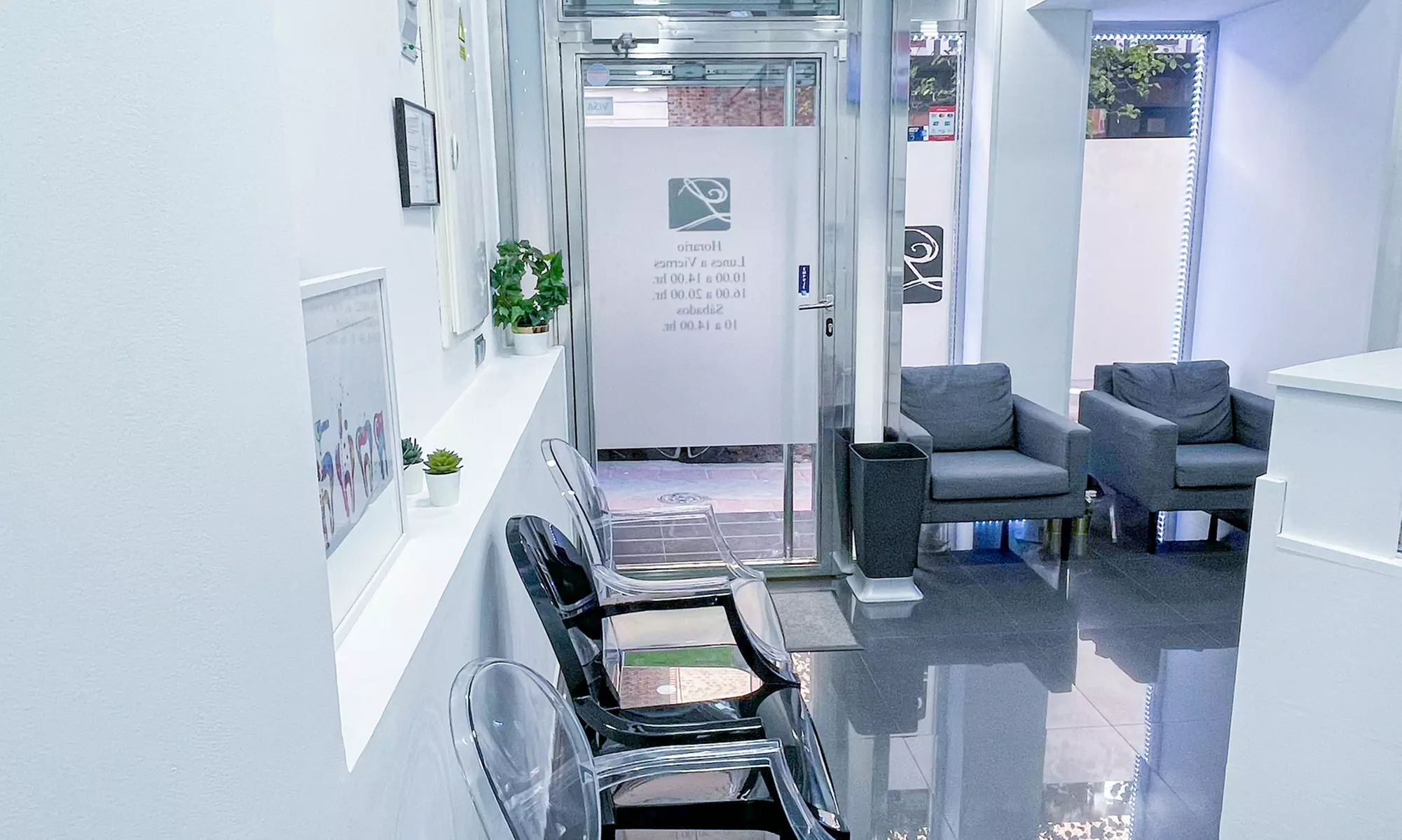 Limpieza bucal con ultrasonidos y opción a blanqueamiento dental