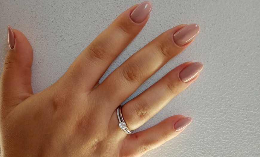 Image 9: Manicure i pedicure hybrydowy i więcej opcji w nowym salonie