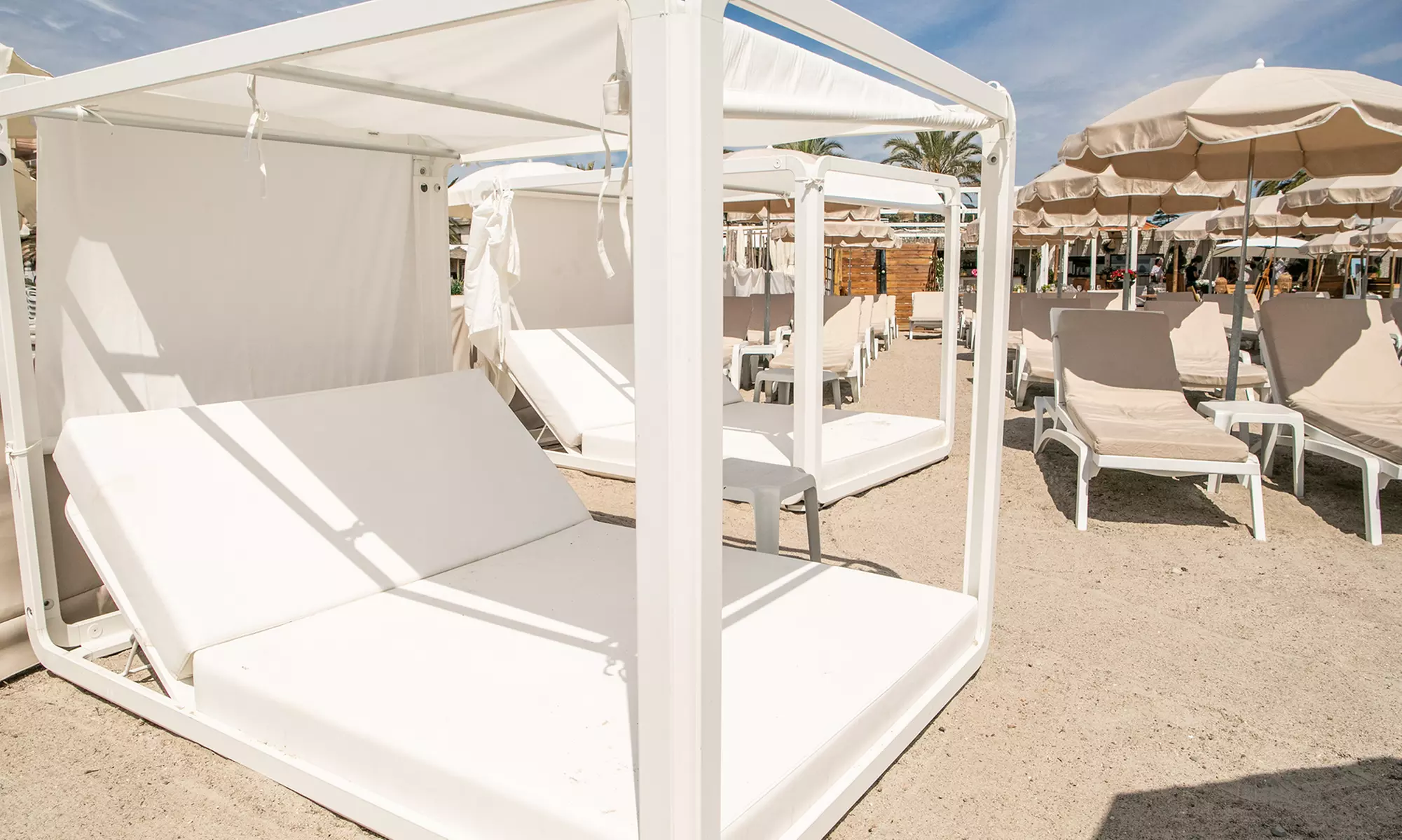 Journée plage privée à deux : détente privilégiée à Golfe-Juan