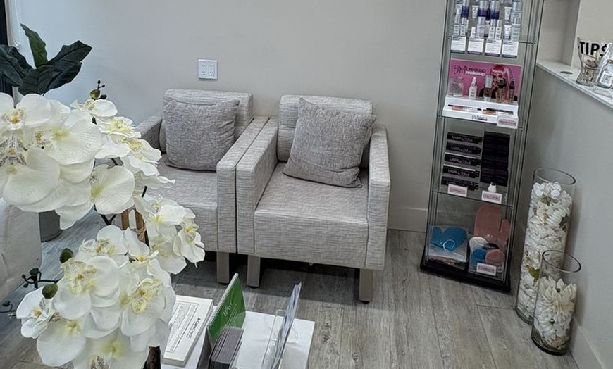 Image 3: Brighten Your Smile: 1 or 3 Teeth Whitening Sessions for Radiance