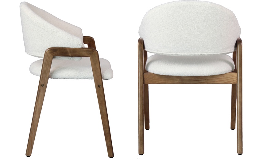 Image 10: Sillas de comedor tapizadas con patas de madera Woolden, de Doosense