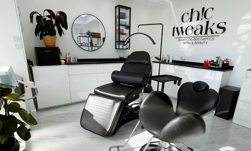 Image 1: Classic Deep Cleanse Hydrogen Facial or Choice of Facial Package