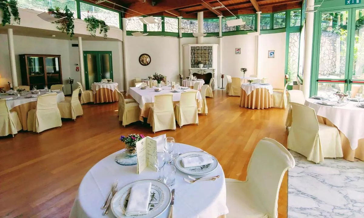 Kampanien: Doppelzimmer mit Halbpension und Spa