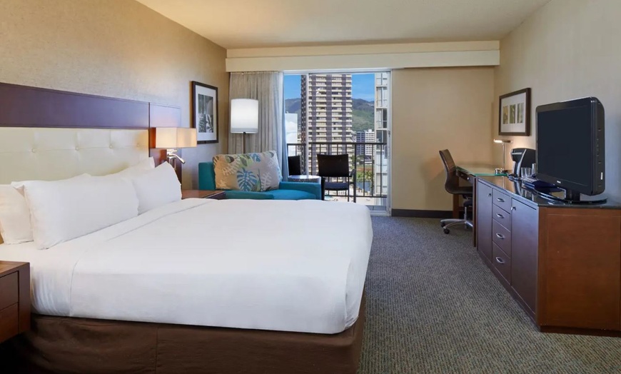 Image 19: ✈ 4-Day Hawaii Vacation with Air from Great Value Vacations