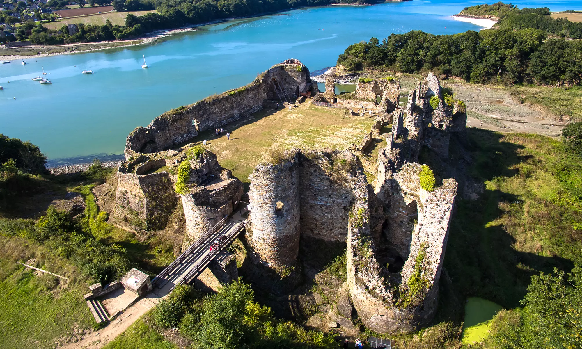 Côte d’Émeraude, Le Bourg : yourte 2 ou 4 personnes avec petit-déjeuner et paniers-repas en option au Village de Yourtes - Second Medium