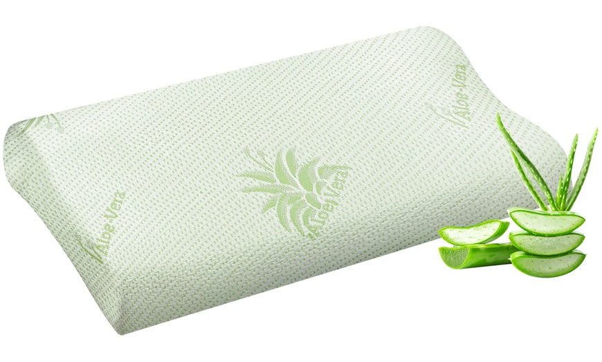 Image 1: Almohada cervical con espuma viscoelástica y funda de aloe vera