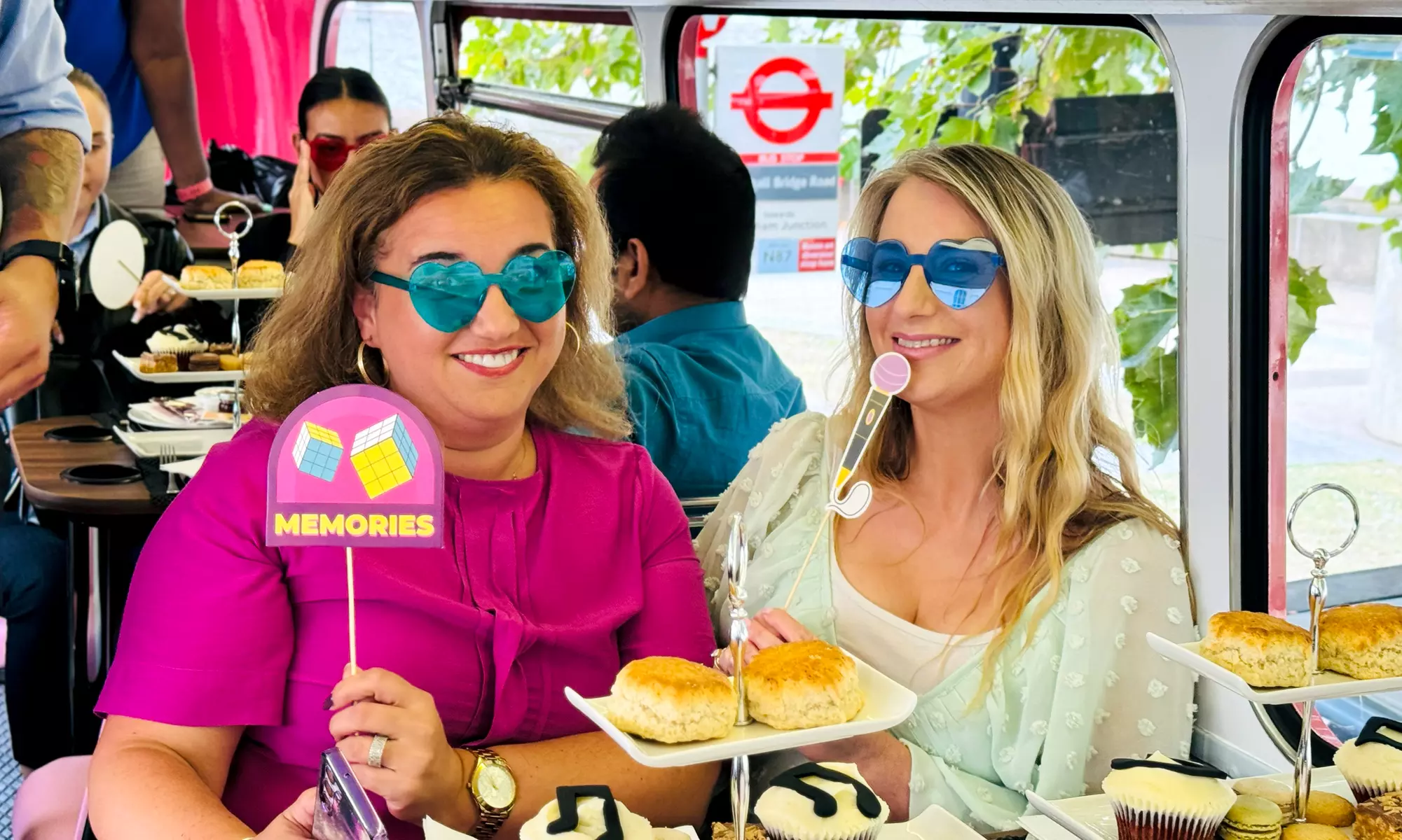 Afternoon Tea Bus with Panoramic Tour of London with Golden Tours Up