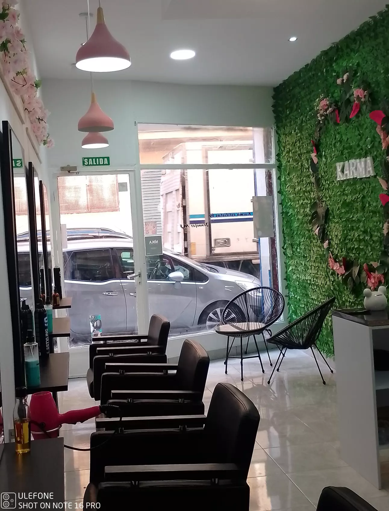 Sesión de peluquería con corte