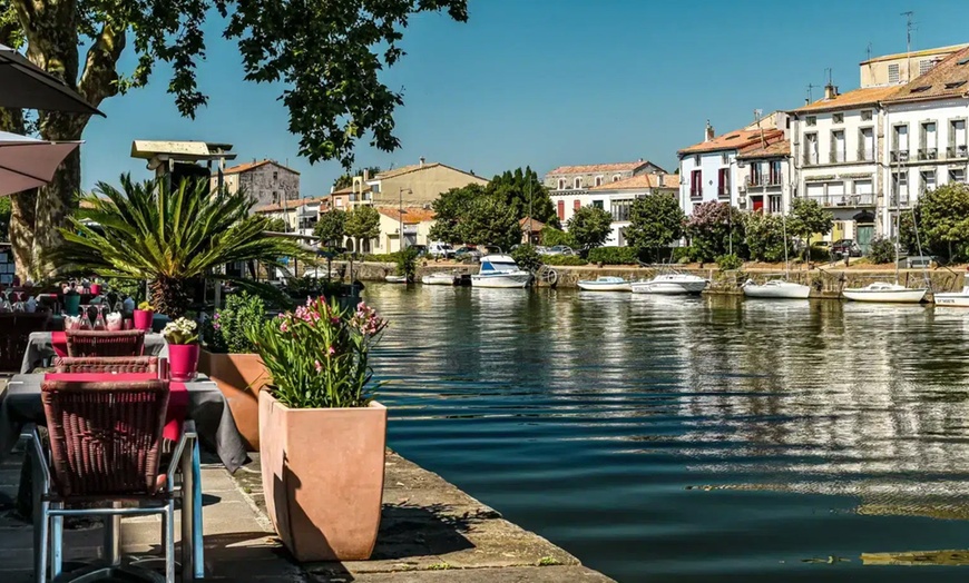 Image 2: Agde : 1 nuit en chambre avec bain à remous privatif et petit-déjeuner