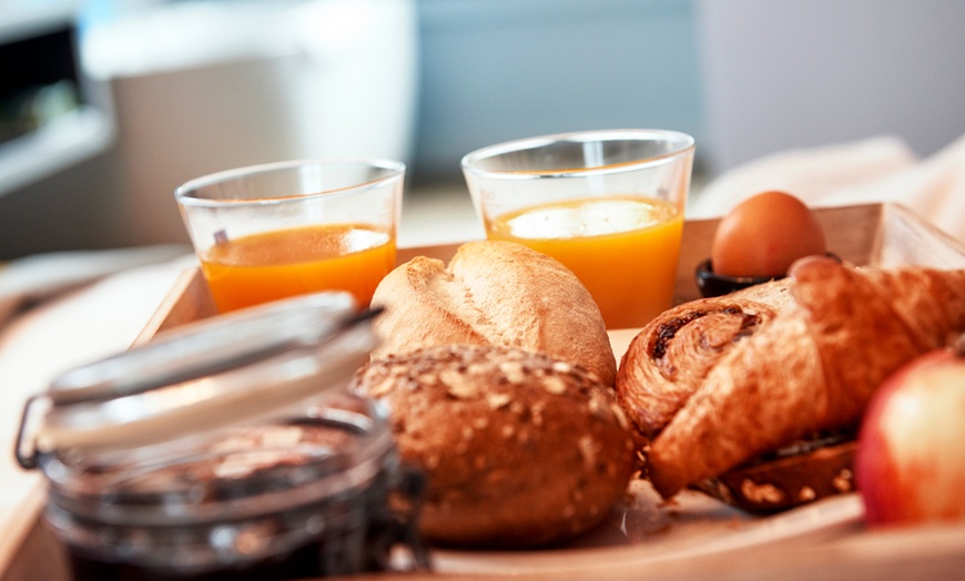 Image 17: Arcen : chambre double confort avec petit-déjeuner