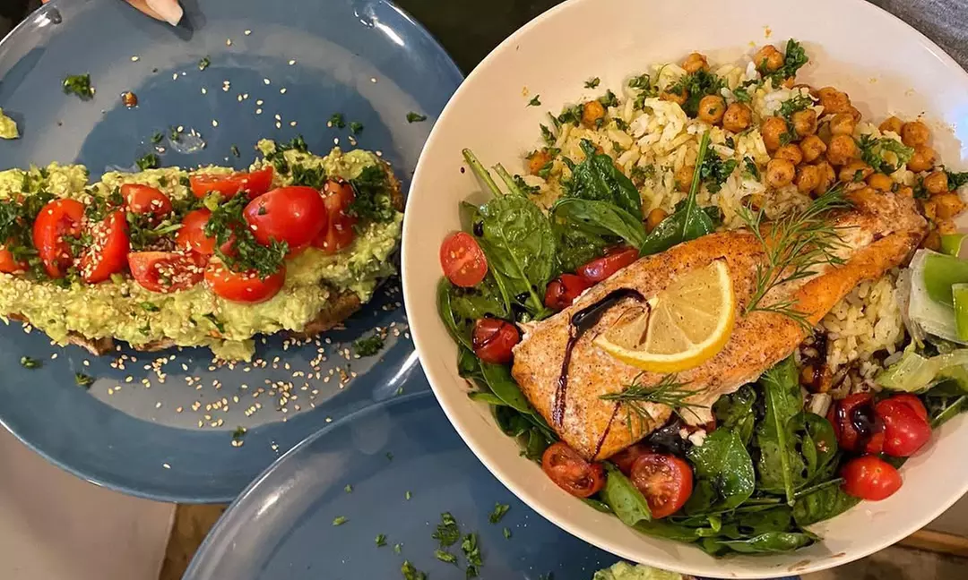 Reichhaltiges modernes Frühstück nach Wahl für 1 bis 4 Personen