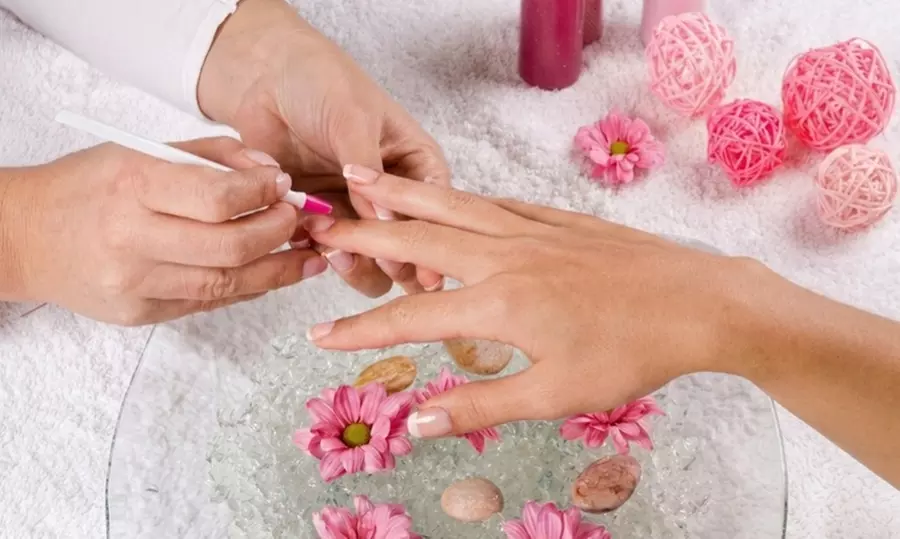 1 o 2 sesiones de manicura y/o pedicura spa semipermanente