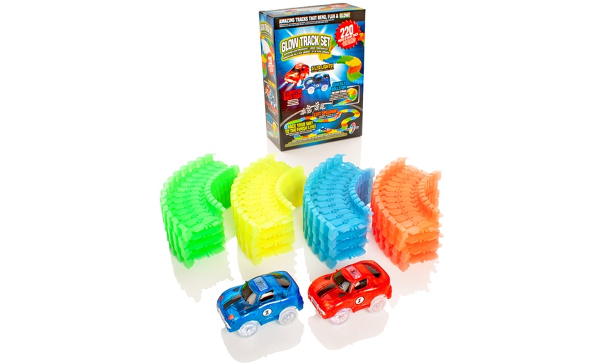 Image 3: 220-Piece Glow Track Construction Set