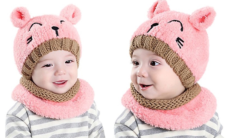 Image 6: Baby Bear Beanie and Scarf Set