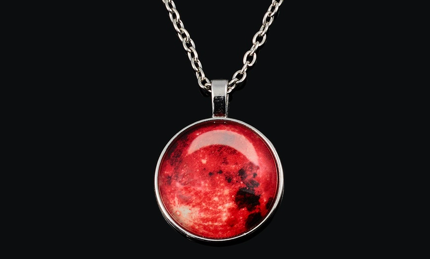 Image 5: Glow-in-the-Dark Moon Necklace