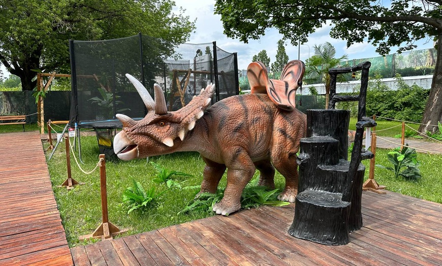 Image 4: Całodniowe bilety wstępu dla 1 osoby lub rodziny do parków DinoWorld