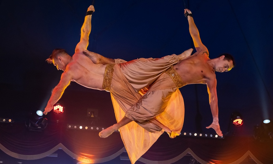 Image 5: Dîner ou déjeuner spectacle au Cabaret cirque National Palace