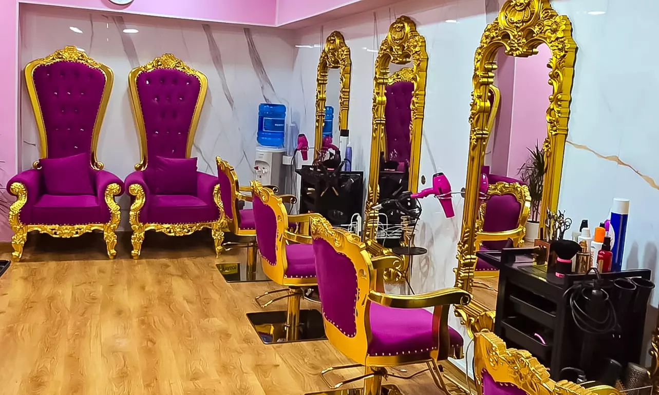 Corte de pelo, brushing y opción a tinte de raíz, completo o mechas