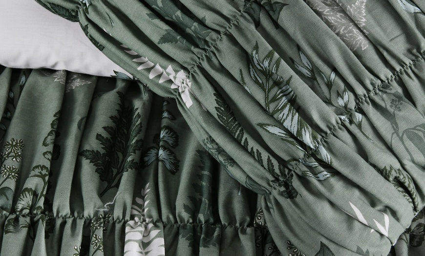 Image 6: Reversible Polycotton Fern Rouched Duvet Set