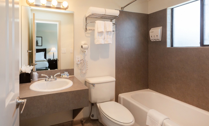 Image 7: Comfort and convenience in the heart of West Seattle