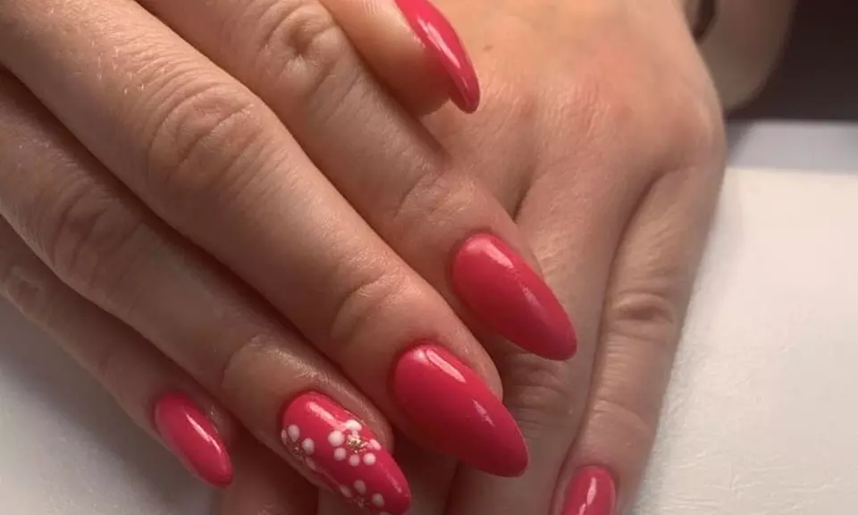 Elegancki manicure i pedicure w dogodnej lokalizacji na Bielanach